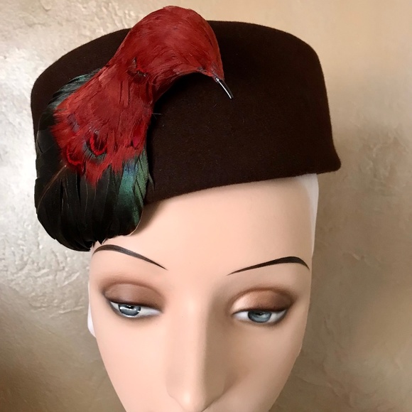 STUNNING 1940s BROWN FELT TOQUE WITH FEATHER BIRD TRIM main image 12